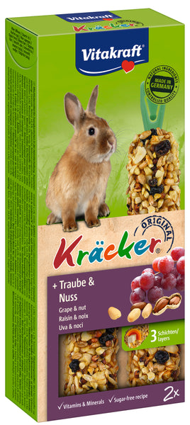 Se Vitakraft Kräcker, lækkeri stænger til kaniner - Rosin & nød hos Os Med Kæledyr