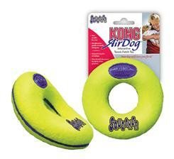 Hundelegetøj - Kong AirDog Squeaker - Donut - Hvor kæledyr ville handle - Foderboxen.dk