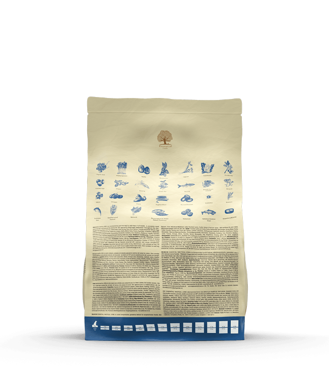 A bag of Essential Nautical Living small size, 3 kg kornfrit hundefoder med frisk laks, ørred, sild & sæsonens fisk til små voksne hunde på sort baggrund.