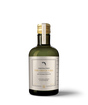 En flaske Essential Lakseolie 500ml fra 100% Norske opdrættede laks til hunde på en sort baggrund, rig på omega 3.