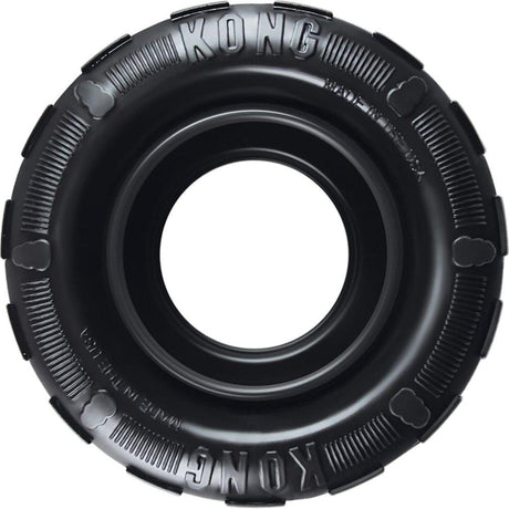 A KONG Tire- Ekstremt slidstærkt Hundelegetøj på hvid baggrund.