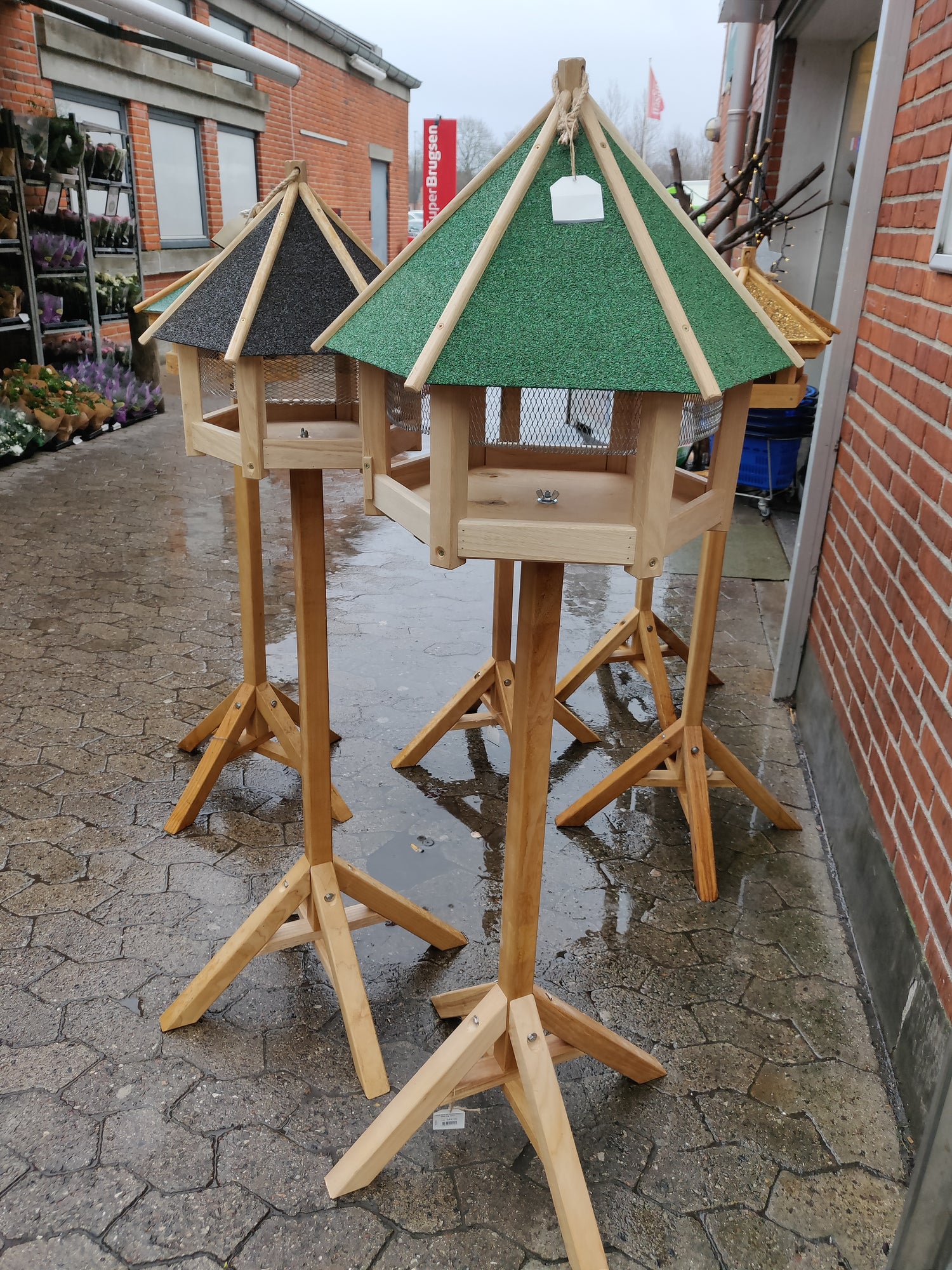 Fuglefoder hus med tagpap eller fod