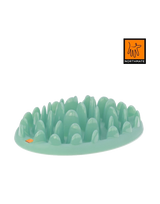 En grøn plastikskål med orange logo på er en Northmate Hunde og katte aktivitets mad og gufskål. Grøn Madskål.