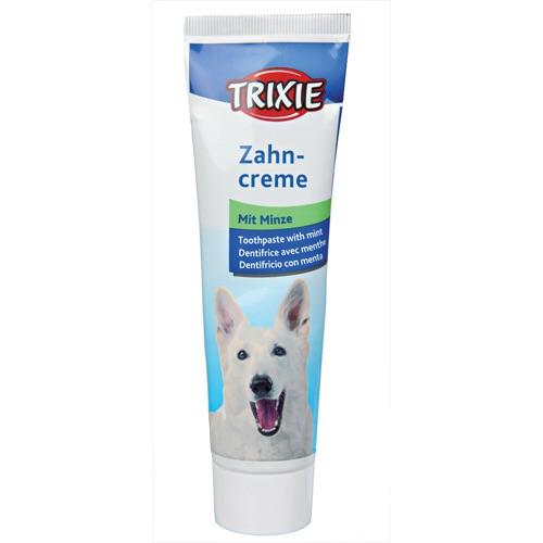 En tube Trixie Hunde tandplejesæt til hunde, med tandbørster og tandpasta til tandhygiejne.