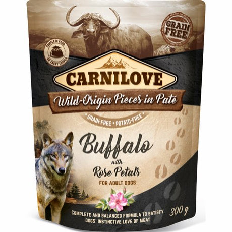 Vi præsenterer Vådfoder POUCH, Kornfri & Glutenfri med bøffel & rosenblade til hunde fra Carnilove, lavet med de fineste ingredienser, herunder bøffelkød og tilsat helt naturlig rooibos. Denne sunde pouch pate vil tilfredsstille din lodne vens trang.