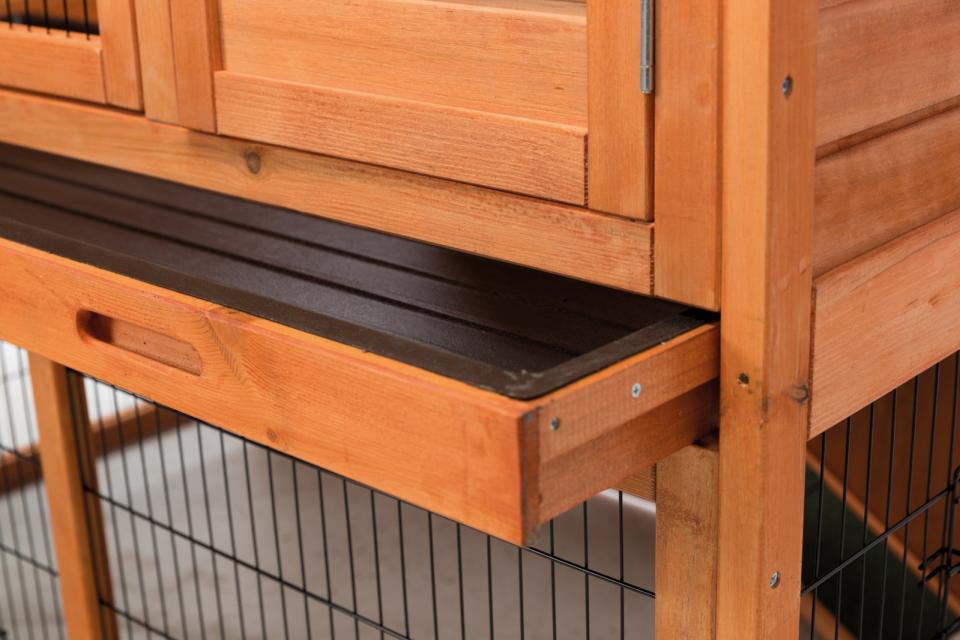 Kaninbur udendørs, rødbrun, med overdækket løbegård. 124x78x102 cm  - Leveret gratis lige til døren