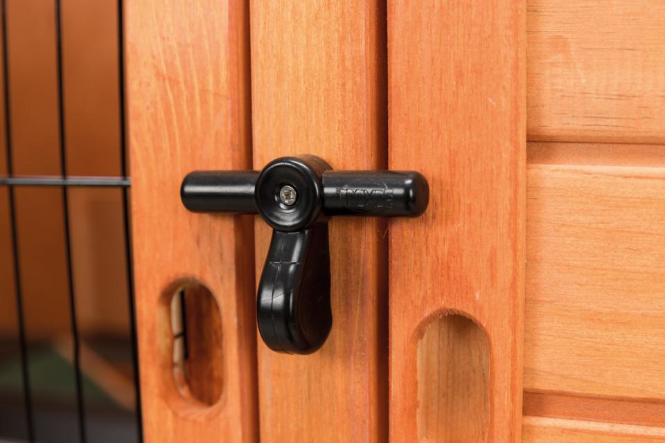 Kaninbur udendørs, rødbrun, med overdækket løbegård. 124x78x102 cm  - Leveret gratis lige til døren