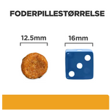 Et billede af en terning og et stykke brød med Hills Prescription Diet c/d Multicare Urinary Care tørfoder til hunde med kylling.