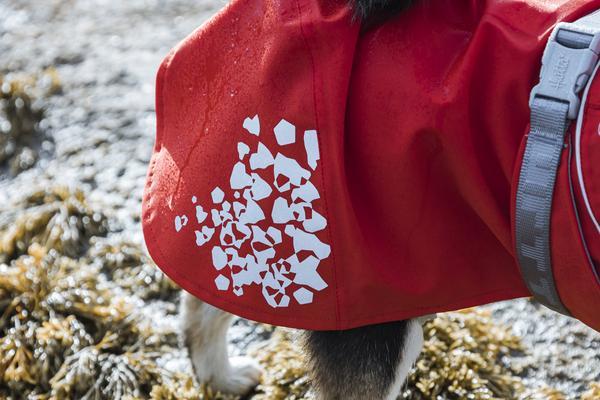 Hurtta Monsoon Regndækken til Hunde – Vandtæt og Komfortabelt i Flere Farver