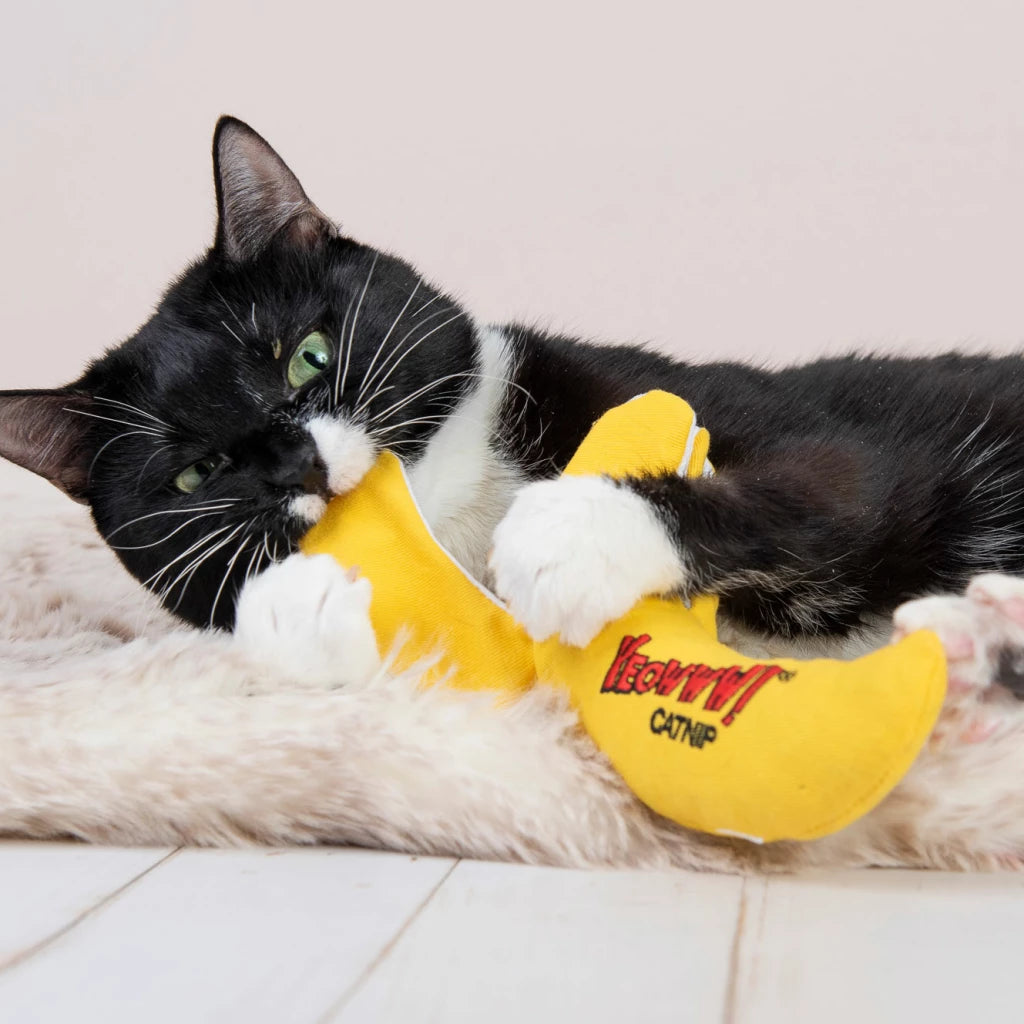 Katte legetøjs banan med Catnip, Yeowww! Chicata Banana Peeled