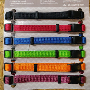 En pakke med Trixie Hvalpehalsbånd i op til 12 forskellige farver, perfekt til kennelere og opdrættere.