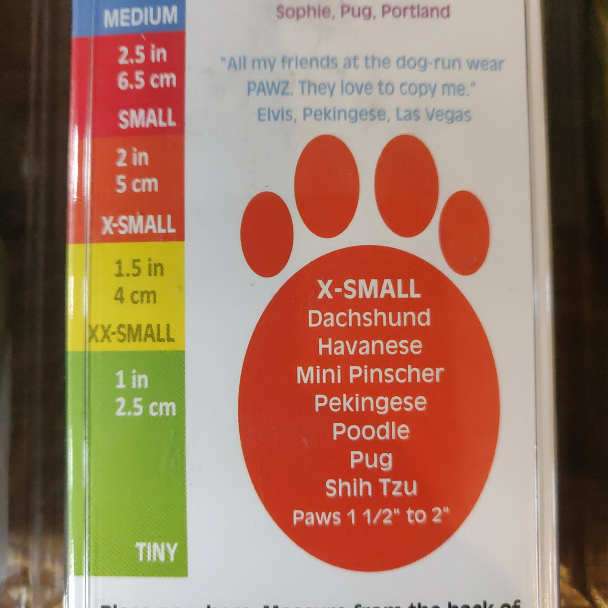 En pakke Pawz Hundesko, Camo hundefoder med poteprint på, der er 100% naturgummi.