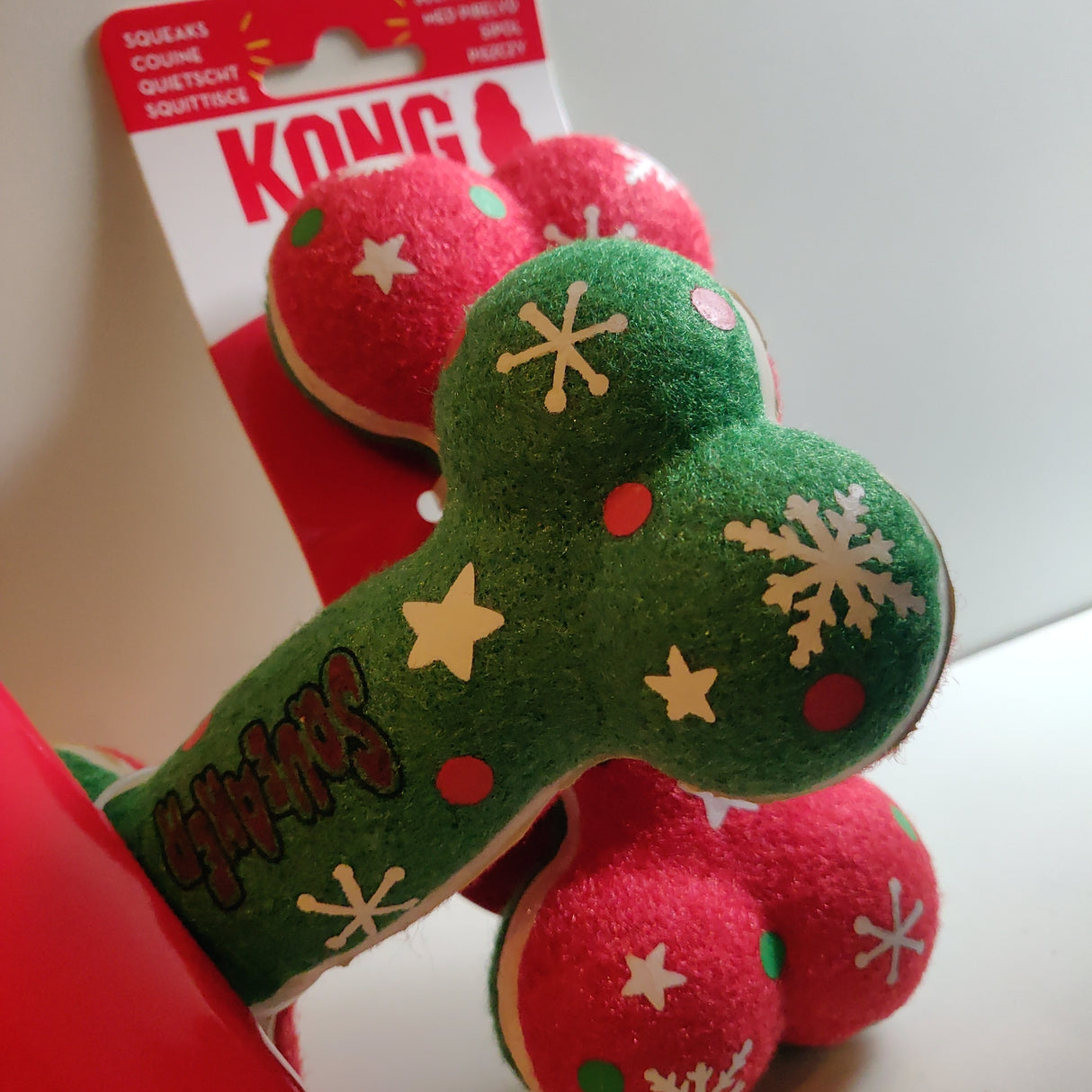 Oplev spændingen ved Kong - Holiday AirDog® Bone i dette spændende Holiday AirDog Bone-eventyr.