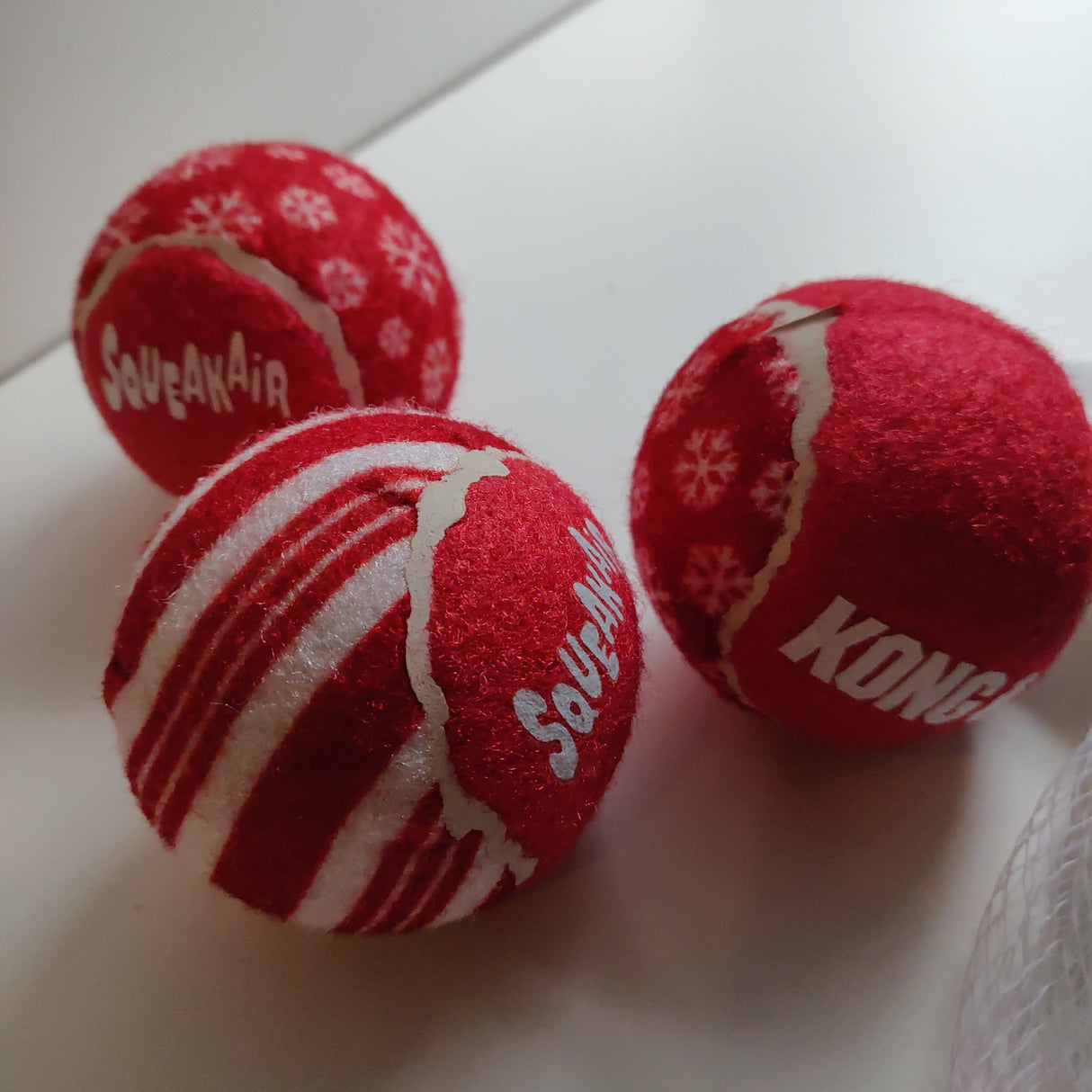 Kong - Holiday SqueakAir® Ball 3-pk small