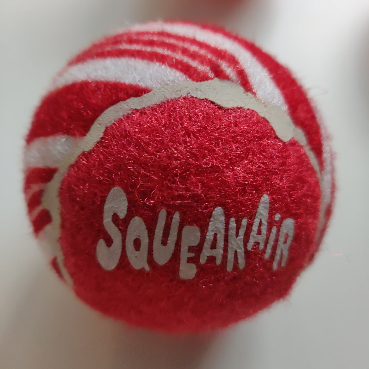 Kong - Holiday SqueakAir® Ball 3-pk Medium