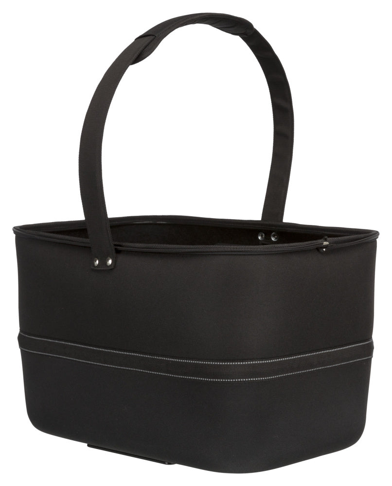 En sort Trixie kurv med håndtag på hvid baggrund designet til transport af kæledyr på en cykel.