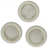 Tre hvide plastikkopper på en hvid overflade, trimmet med Kw Trimme fingerkondomer til beskyttelse mod ruhårshunde.