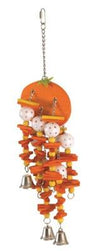 Beskrivelse: En Fuglelegetøj med orange klokker hængende fra den.