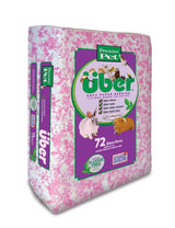 En fluffy pink pakke med Bunddække 72L til mindre gnavere, ÜBER - Pink/Hvid til små dyr som kaniner og marsvin.