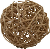 En JR Farm kvistbold lavet af pinde på hvid baggrund, ideel til dværgkaniner.