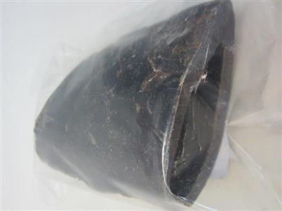 Et stykke Oksehorn fra Akudim i plastikpose, allergivenligt.