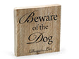 Designet af Lotte, dette rustikke træskilt advarer besøgende om at passe på hunden. DBL Træ plade med tekst (Pas på hunden) materialet tilføjer det charmerende og autentiske rustikt look.
