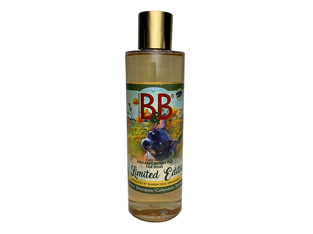 En flaske B&B Økologisk jasmin pistacie body mist.