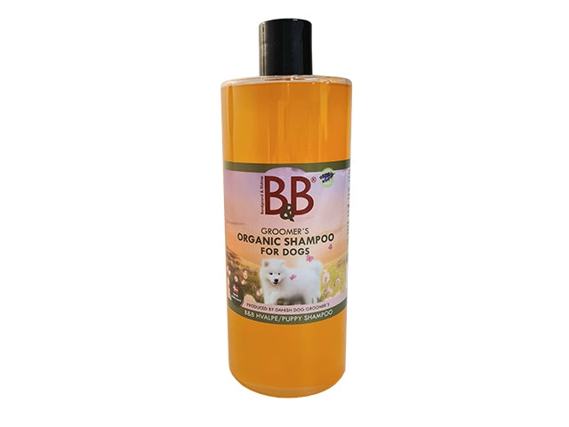En flaske B&B Økologisk hvalpeshampoo 0-8mdr. med mandelolie, velegnet til både hvalpe og hunde, på hvid baggrund.