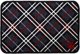 En Pet Rebellion Tartan 40 x 60 cm hundemåtte med poteprint på. Denne absorberende og skridsikre indgangsmåtte er perfekt til at holde dine gulve rene og tørre, samtidig med at den giver et stilfuldt touch.