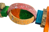 Et farverigt Birrdeez træklatring legetøj lavet af forskellige farvede stykker træ, Parakit legetøj, farverig og sjov 30 cm.