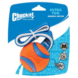 Chuckit Ultra Tug (fed m/ snor) - medium er et hundetræningsværktøj med et slidstærkt nylonhåndtag. Tagget er specielt designet til interaktiv leg og apport med sin unikke konstruktion. Den kan bruges med forskellige bolde for yderligere at forbedre spilleoplevelsen.