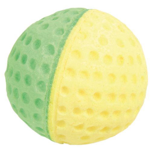 En gul og grøn golfbold på hvid baggrund, der minder om Trixies Skumbolde, legebolde til katte.