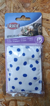 En pakke med en blå og hvid Lille krammepude med baldrian fra Trixie.