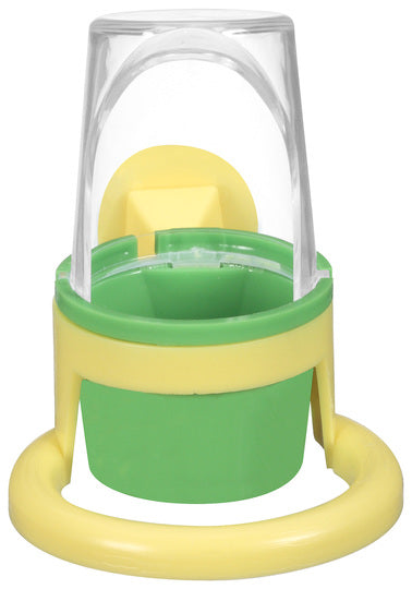 En grøn og gul kop med ring på, specielt designet til små fugle og parakitter som en Foder- og vandtrug til fugle fra JW.