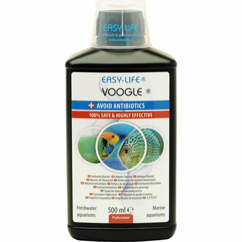 En flaske Easy Life Voogle til akvarier, forstærket med naturlige farvefremmende kvaliteter og immunsystemforstærkende egenskaber.