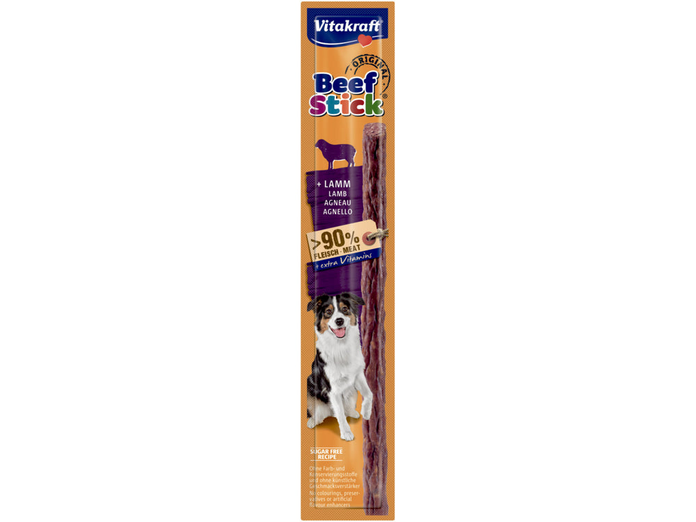 En pakke Vitakraft Beef-Stick® SALAMI, lækre pølser til hunde med en hund på.