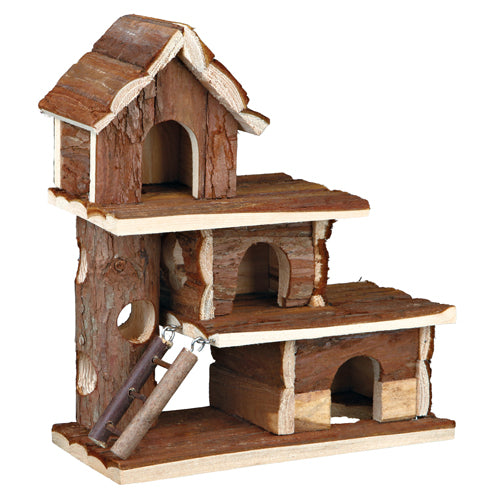 Et rustikt kattehus bygget med bjælker og træ, med et hængende design for nem rengøring, Natural Living Hamsterhus i træ med flere etager, Tammo.