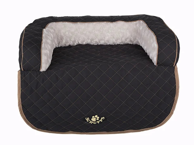 En Scruffs Wilton sort og tan hundeseng med et broderet design.