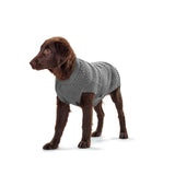 En varm, blød og hyggelig Hundetrøje, Hunter Sweater Malmø, grå i en Hunter trøje til hunden stående på en hvid baggrund.