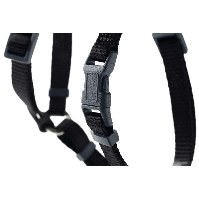 En sort hundesele med en metalspænde fra Hunter.