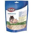 A bag of Tørrede melorme i pose til reptiler, samt hamster, mus og rotter m.fl. fra Trixie med en rotte i.