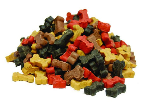 En bunke Hunde Godbidder til hunden (tikki miniben super mix) på hvid baggrund.