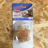 En lille pakke med et Kattelegetøj med elastik fra osmedkaeledyr.dk, tilsat katteurt.