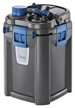 En grå og blå Spandfilter BioMaster Thermo 250L fra Oase beholder med blåt låg.