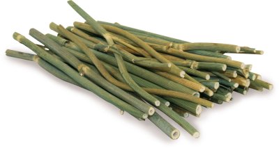 En bunke Gnaversnacks fra JR Farm tørrede dild stænger på hvid baggrund, perfekt til fugle til at hjælpe med fordøjelsen.