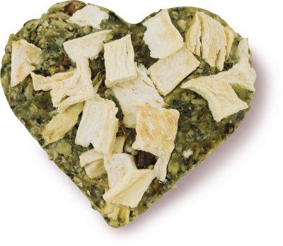 En JR Farm hjerteformet småkage med grønt i, perfekt som supplerende foder til dit kæledyr.