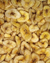 Nærbillede af en bunke Gnaversnacks fra JR Farm Banan chips.