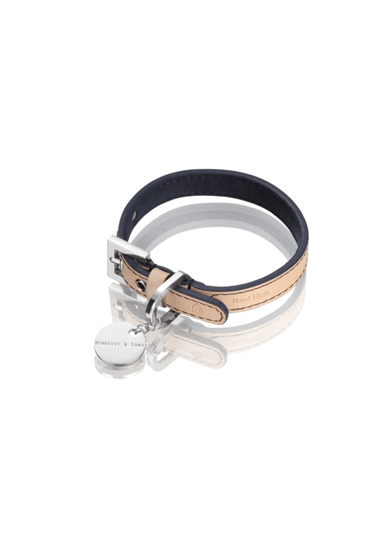 A Stilet hundehalsbånd i ægte læder fra Hennesy & Sons Oxford Collection med et sølvspænde.