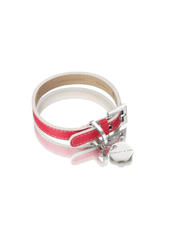 Et Stilet hundehalsbånd i ægte læder med sølvspænde fra Hennesy & Sons' Oxford Collection.