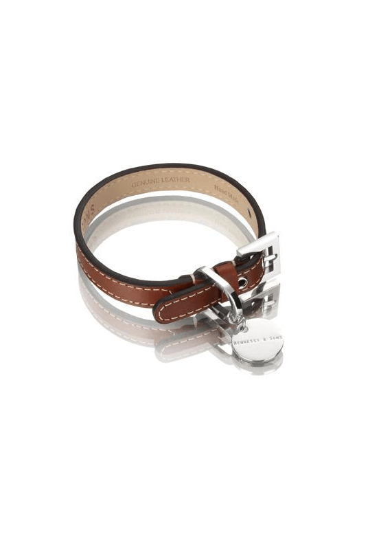 En luksuriøs håndlavet Stilet hundeliner af ægte læder hundehalsbånd med sølvlås fra Hennesy & Sons Royal Sellection.